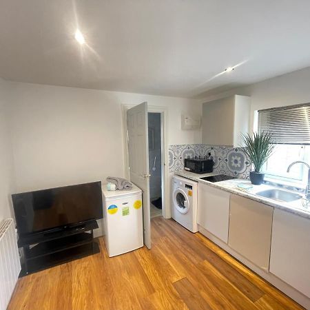 One Bedroom Annex With Private Entrance Morden  Exterior foto