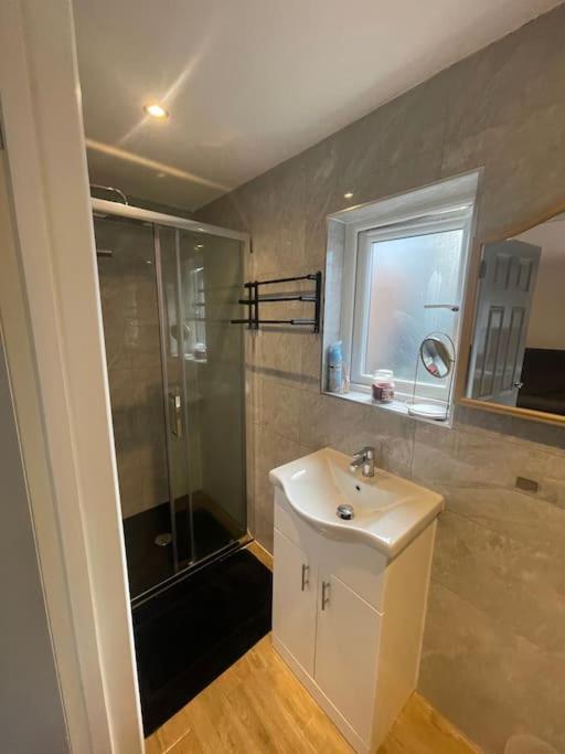 One Bedroom Annex With Private Entrance Morden  Exterior foto