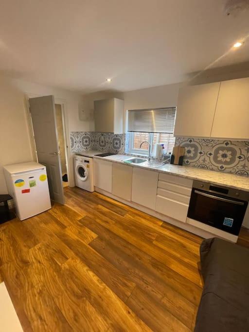 One Bedroom Annex With Private Entrance Morden  Exterior foto