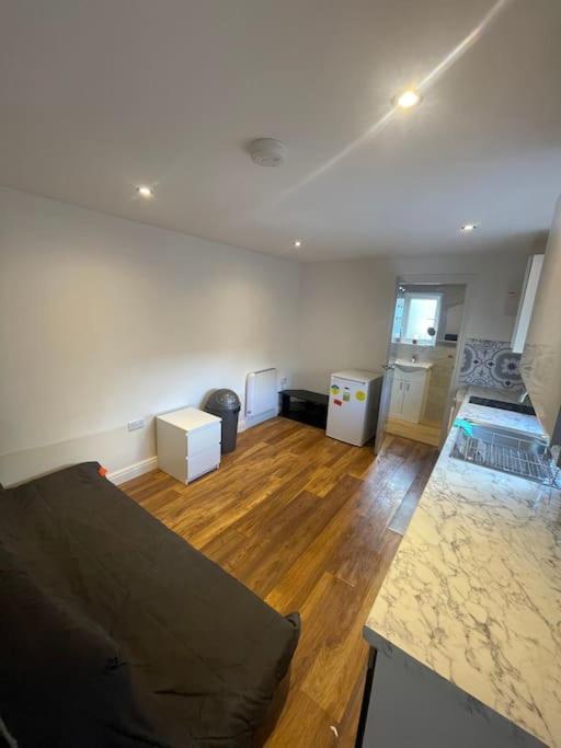 One Bedroom Annex With Private Entrance Morden  Exterior foto