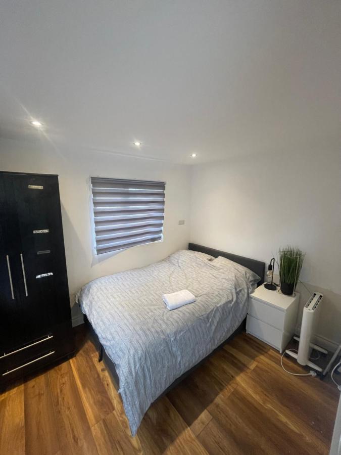 One Bedroom Annex With Private Entrance Morden  Exterior foto