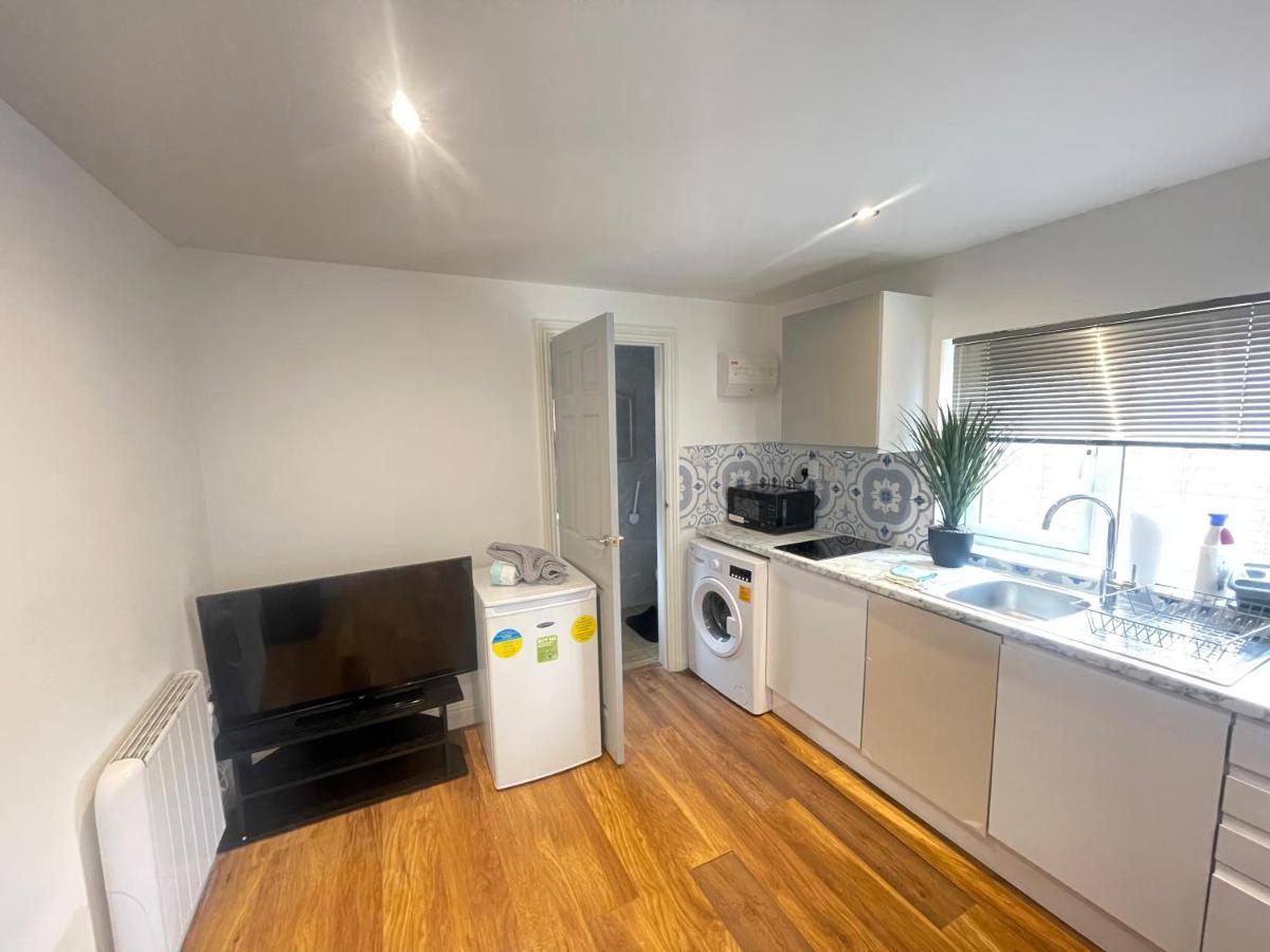 One Bedroom Annex With Private Entrance Morden  Exterior foto